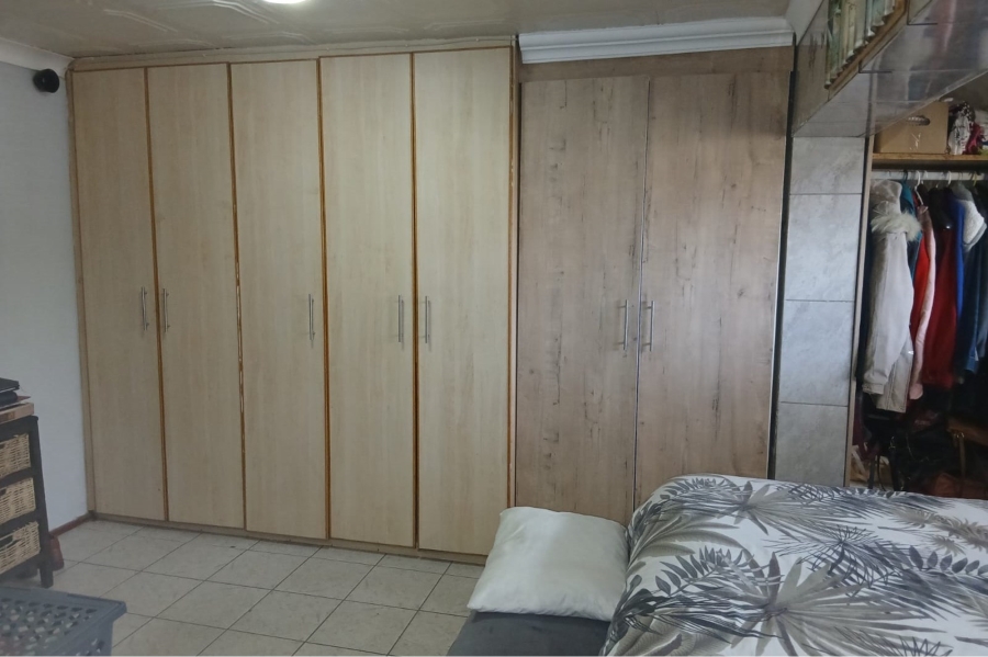 4 Bedroom Property for Sale in Hillcrest Western Cape